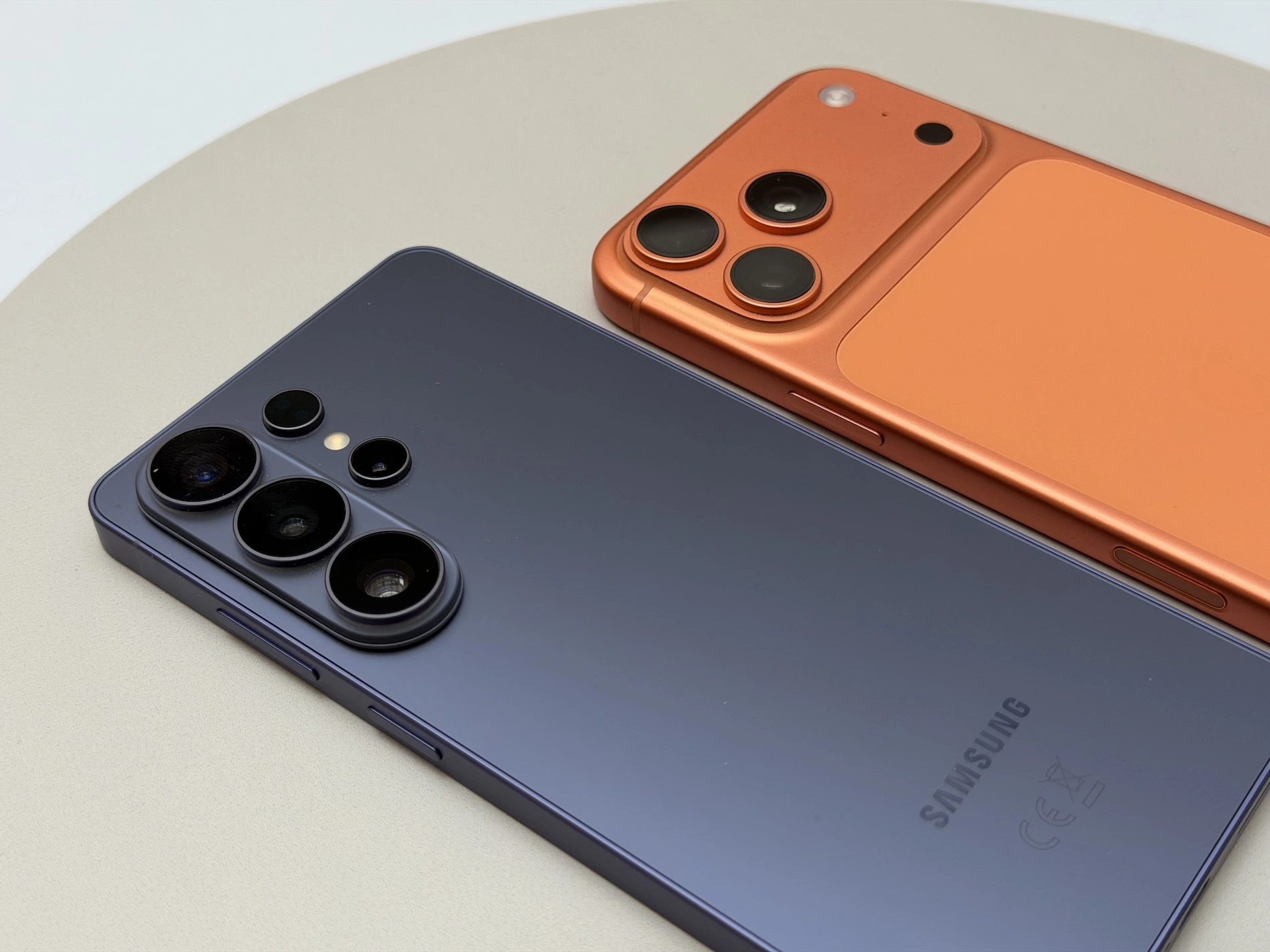 Apple dan Samsung Kuasai Segmen Premium di Pasar Smartphone Lesu