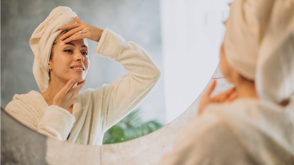Urutan Pemakaian Essence, Serum, dan Moisturizer yang Benar