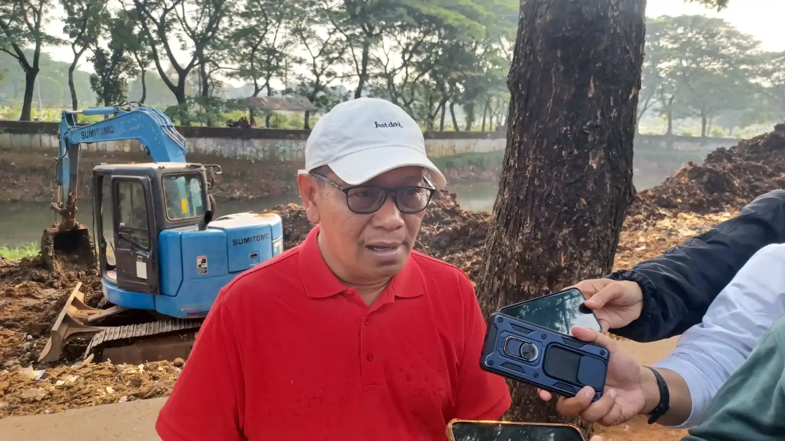 Normalisasi Saluran Air Jakarta Utara: Antara Tanggul, Pengerukan, dan Konservasi Ikan