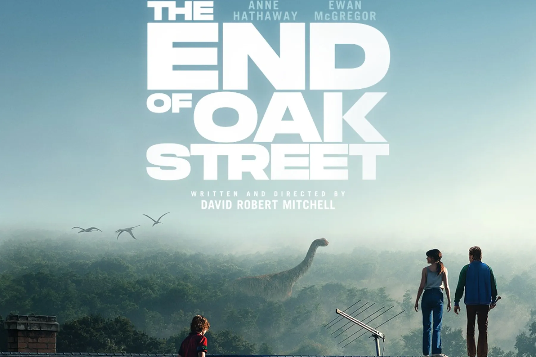 Anne Hathaway dan Ewan McGregor di Tengah Dinosaurus dan Nostalgia Oak Street