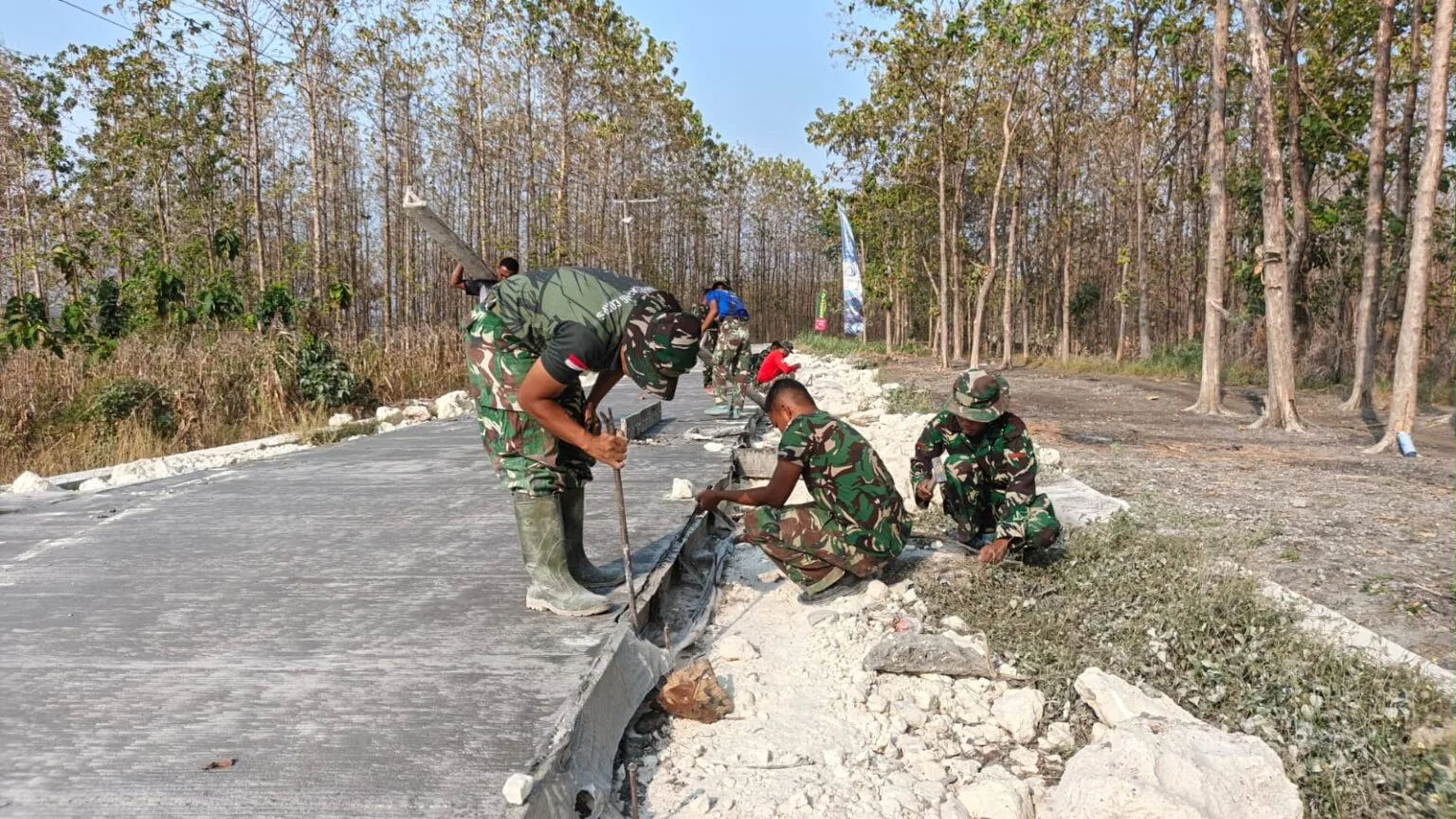 TMMD Bangun Jalan Desa dan Jalin Komunikasi Warga