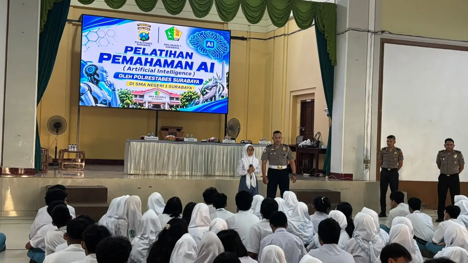 Dari Hoaks hingga Etika AI: Mengapa Polisi Masuk Kelas