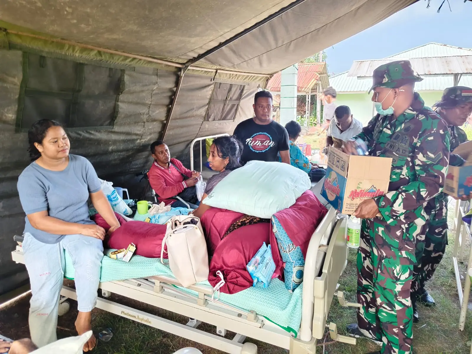 TNI dan BNPB: Logistik Darurat Menembus Pulau Terpencil Pascagempa NTT