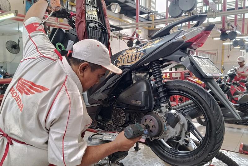 Motor Matik Gredek Saat Akselerasi: Kenali Penyebab dan Rawat CVT