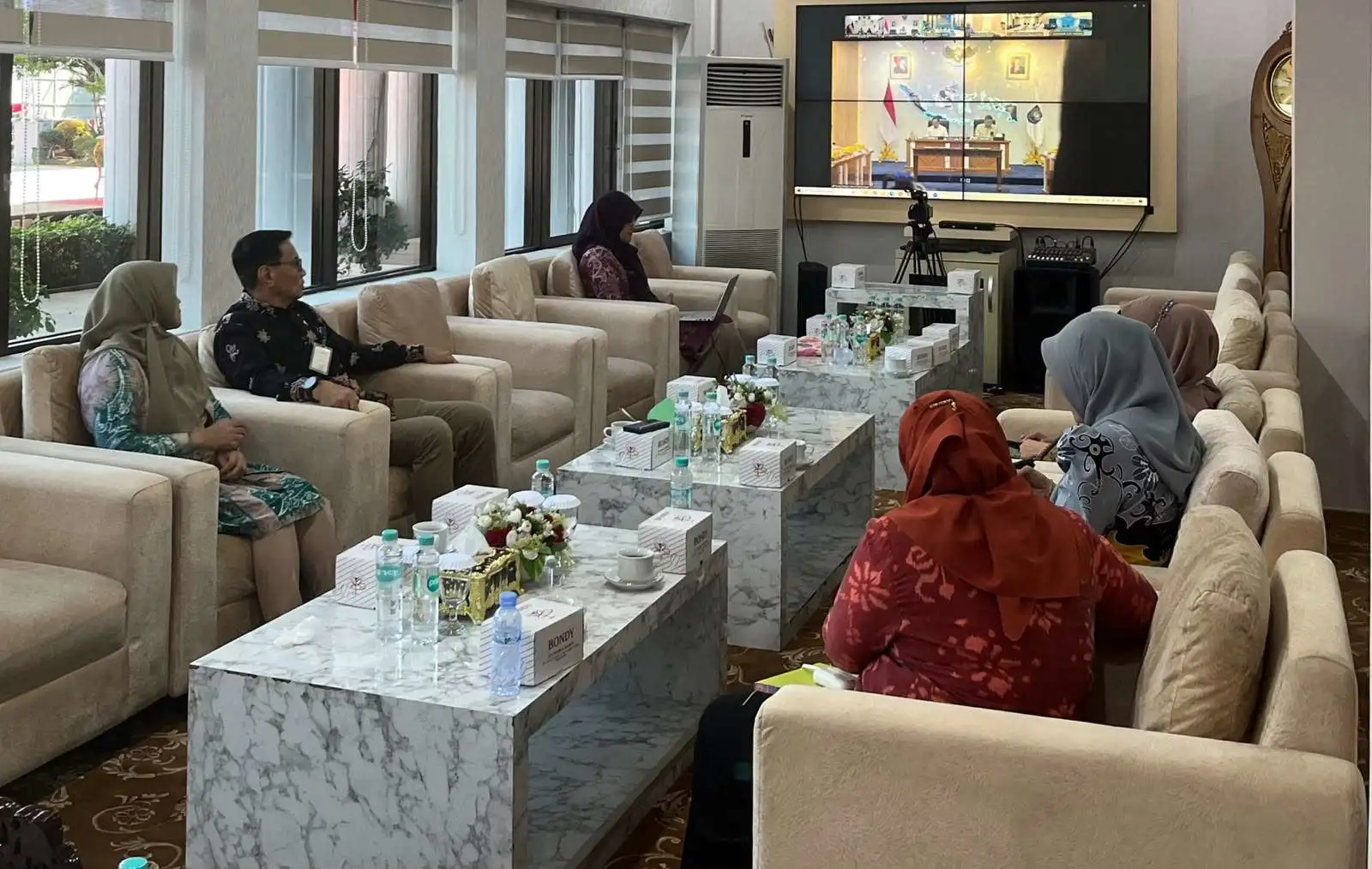 Dapur Sekolah Terbuka: Cara Orang Tua Mengawal Keamanan Makanan Bergizi Gratis