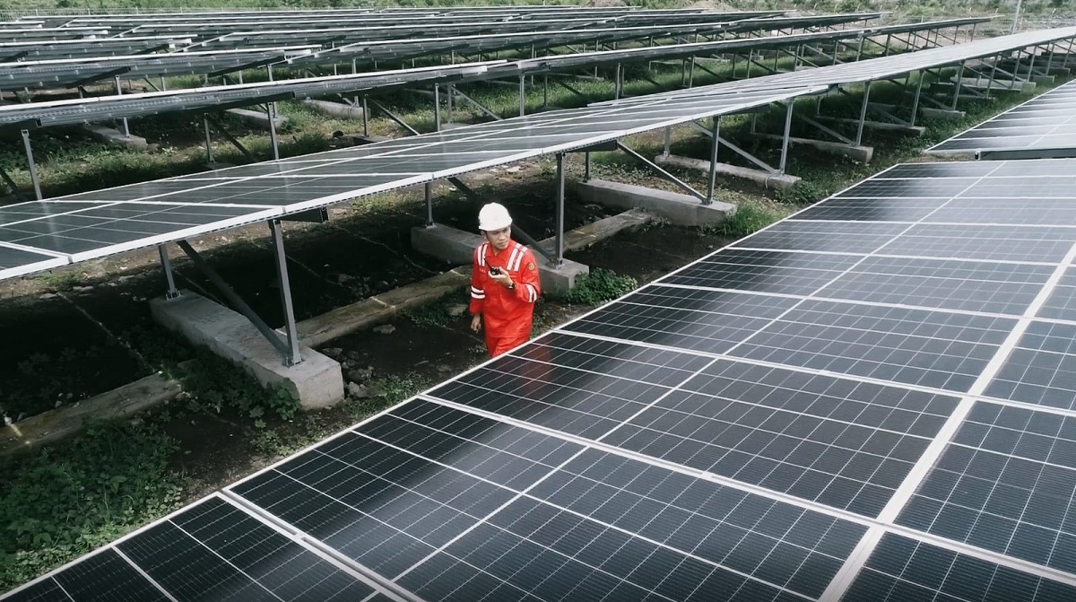Target 30 GW PLTS: Mengganti Diesel dan Mengamankan Energi