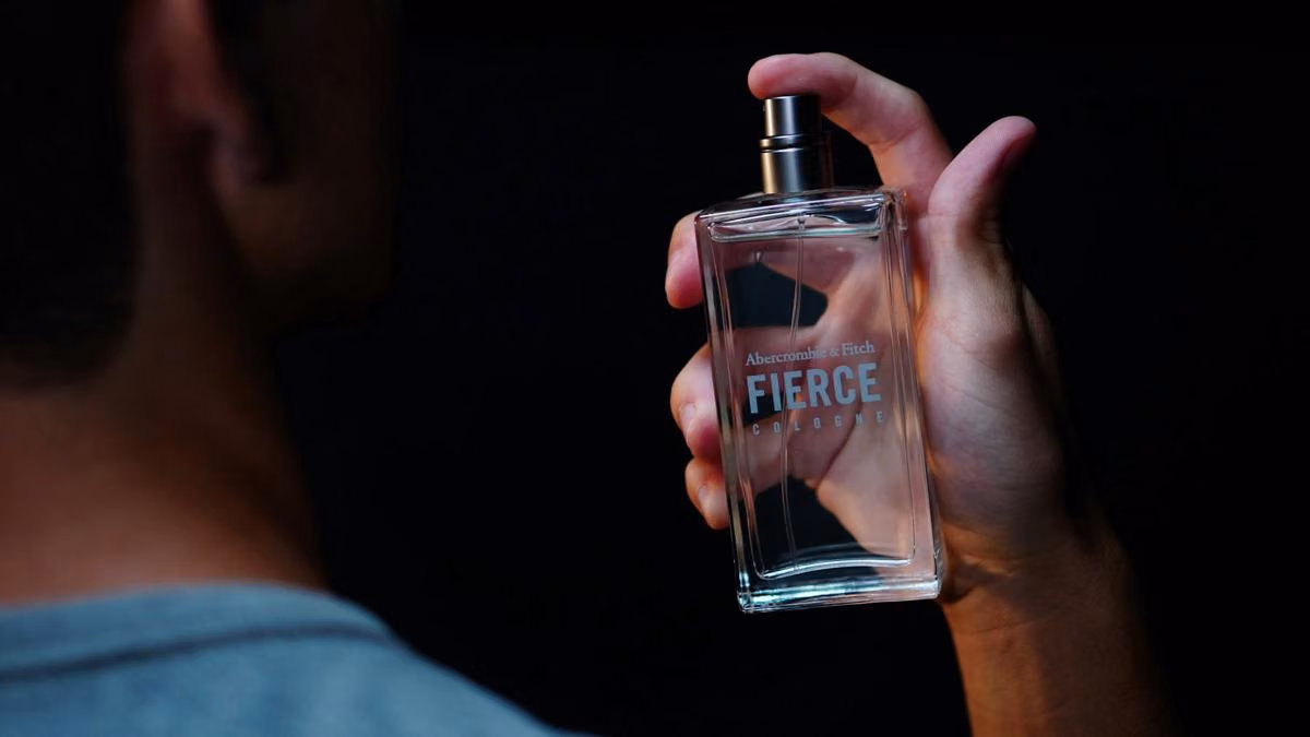 Panduan Memilih Parfum Kantoran: Wangi Elegan yang Tetap Nyaman