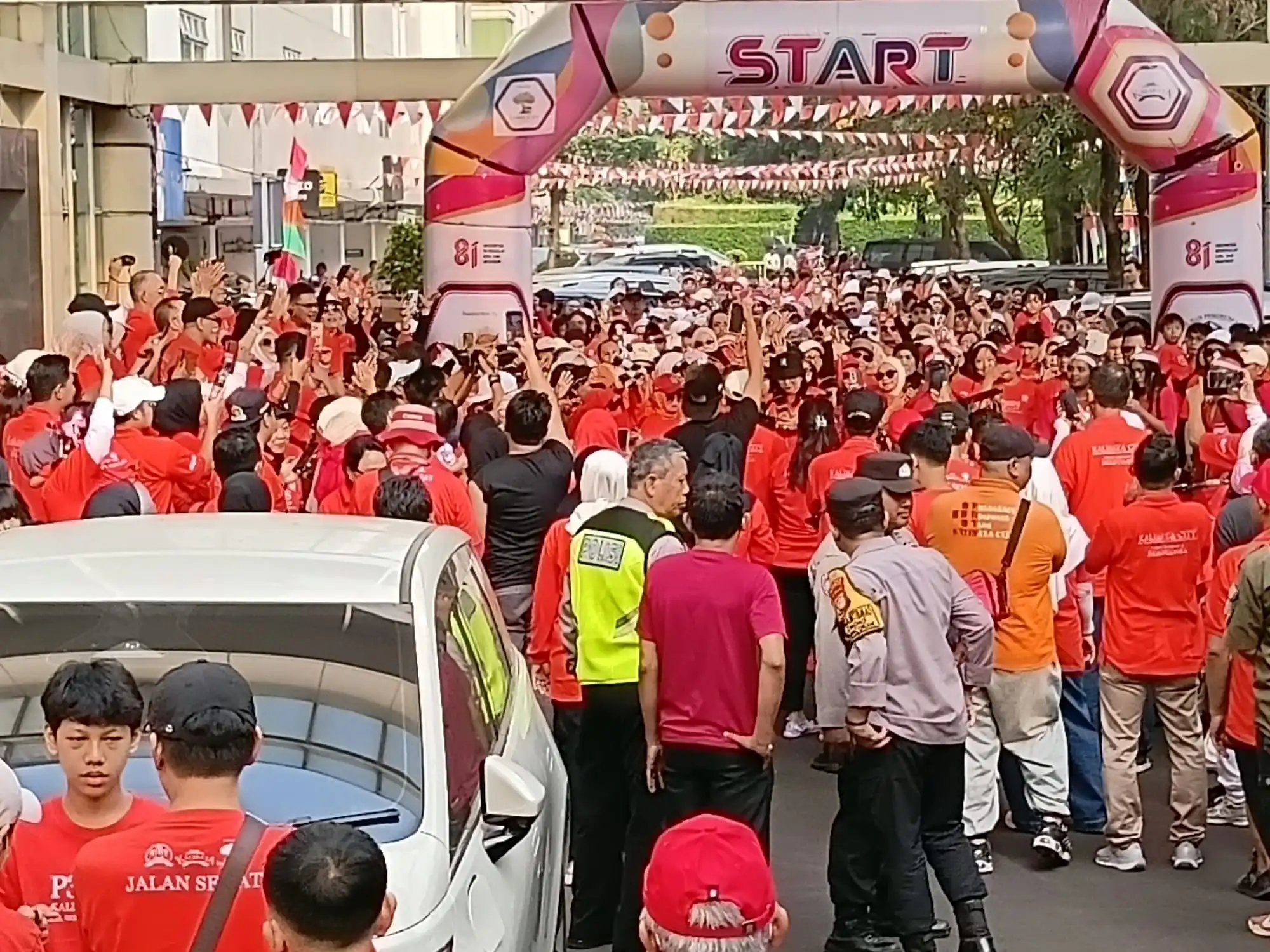 Ribuan Warga Rayakan Kemerdekaan Lewat Jalan Sehat di Hunian Vertikal