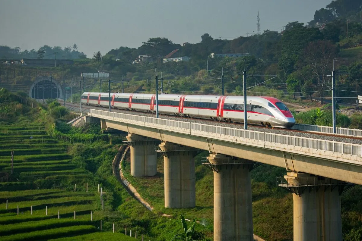 Tol Japek II dan Kereta Cepat Whoosh Capai Momentum Kunci
