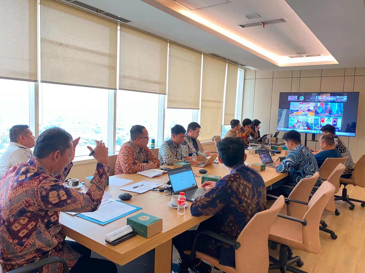 Skema Khusus Pekerja Perbatasan: Jalan Keluar dari Status Ilegal