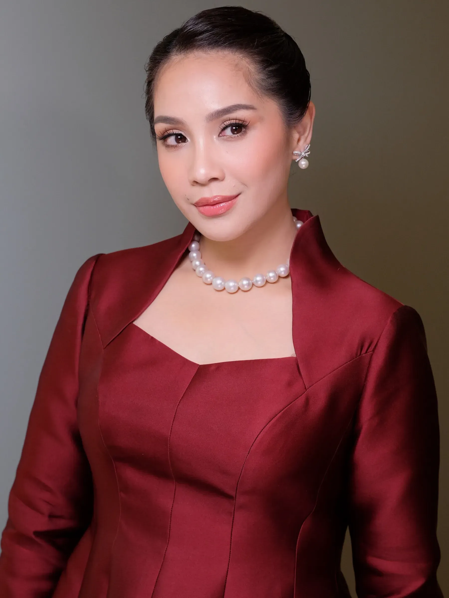 Soft Glam Makeup untuk Acara Resmi: Pilihan Elegan Selebriti