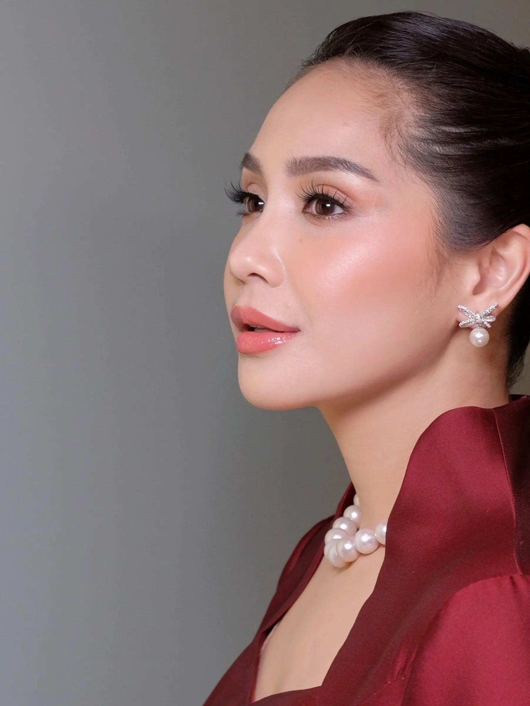 Soft Glam Makeup untuk Acara Resmi: Pilihan Elegan Selebriti