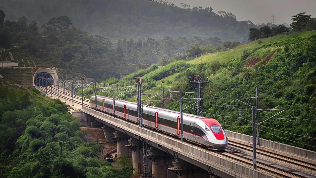 Tiket Kereta Cepat Whoosh Mulai Rp8.800: Cara Pesan & Rute Termurah