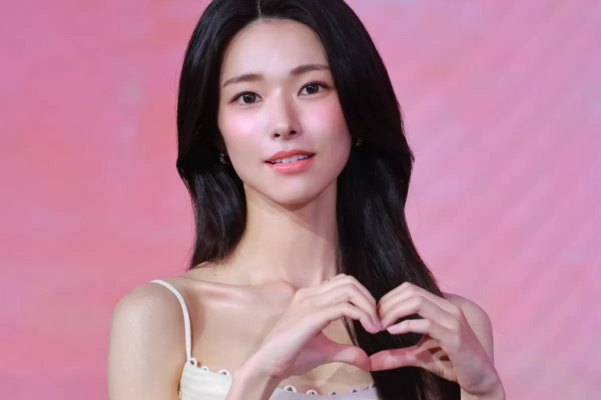 Dari Model ke Pemeran Utama: Profil Ha Young yang Melonjak