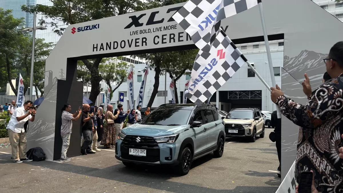 Varian Tertinggi Suzuki XL7 Hybrid Paling Laris Berkat Fitur dan Two Tone Color