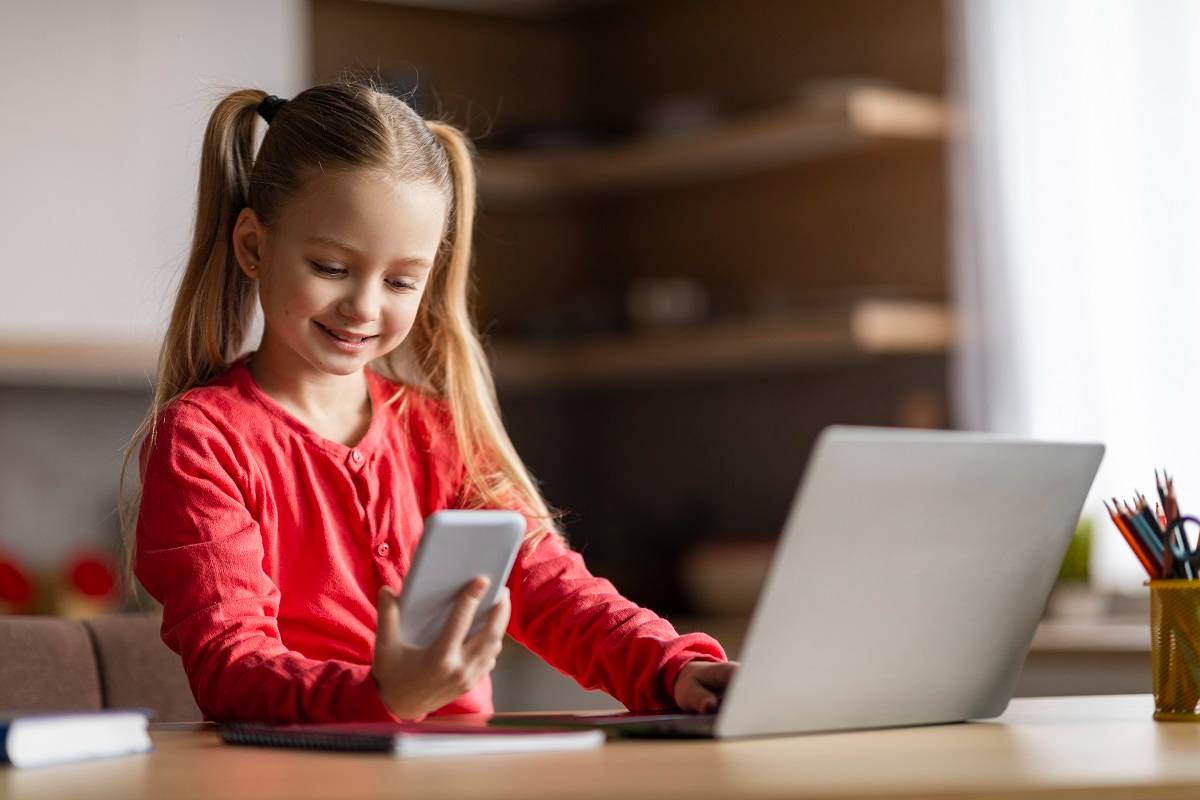 Melindungi Anak dari Risiko Digital dengan Komunikasi Terbuka