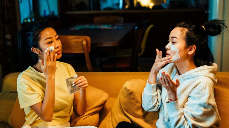 10 Tren Skincare Viral yang Sebaiknya Dihentikan Demi Skin Barrier