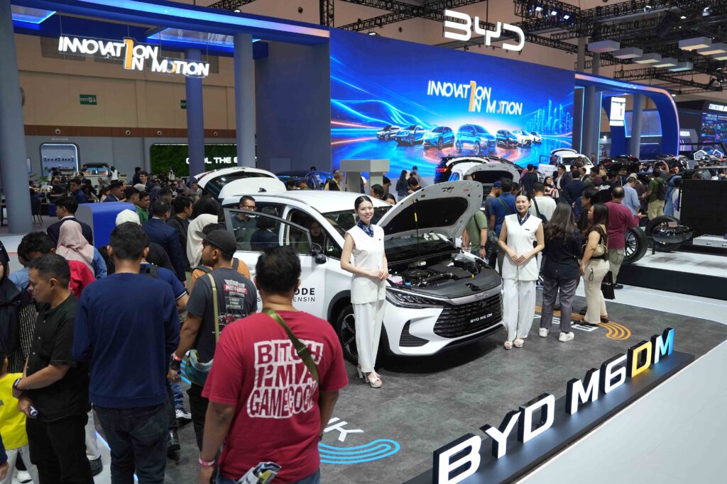 Mengapa BYD M6 DM Hybrid Menjadi Primadona SPK di GIIAS