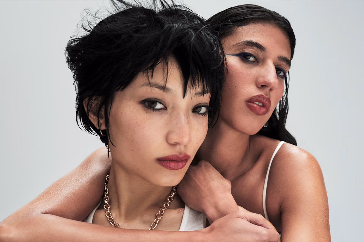 Koleksi Anniversary Makeup: Nostalgia, Reformulasi, dan Face Base Baru
