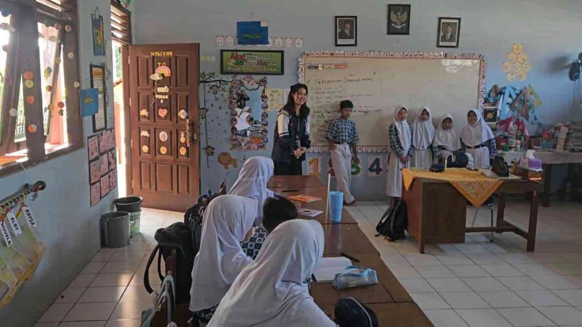 Mahasiswa KKN Ubah Sampah Jadi Kelas Hidup untuk Siswa SD