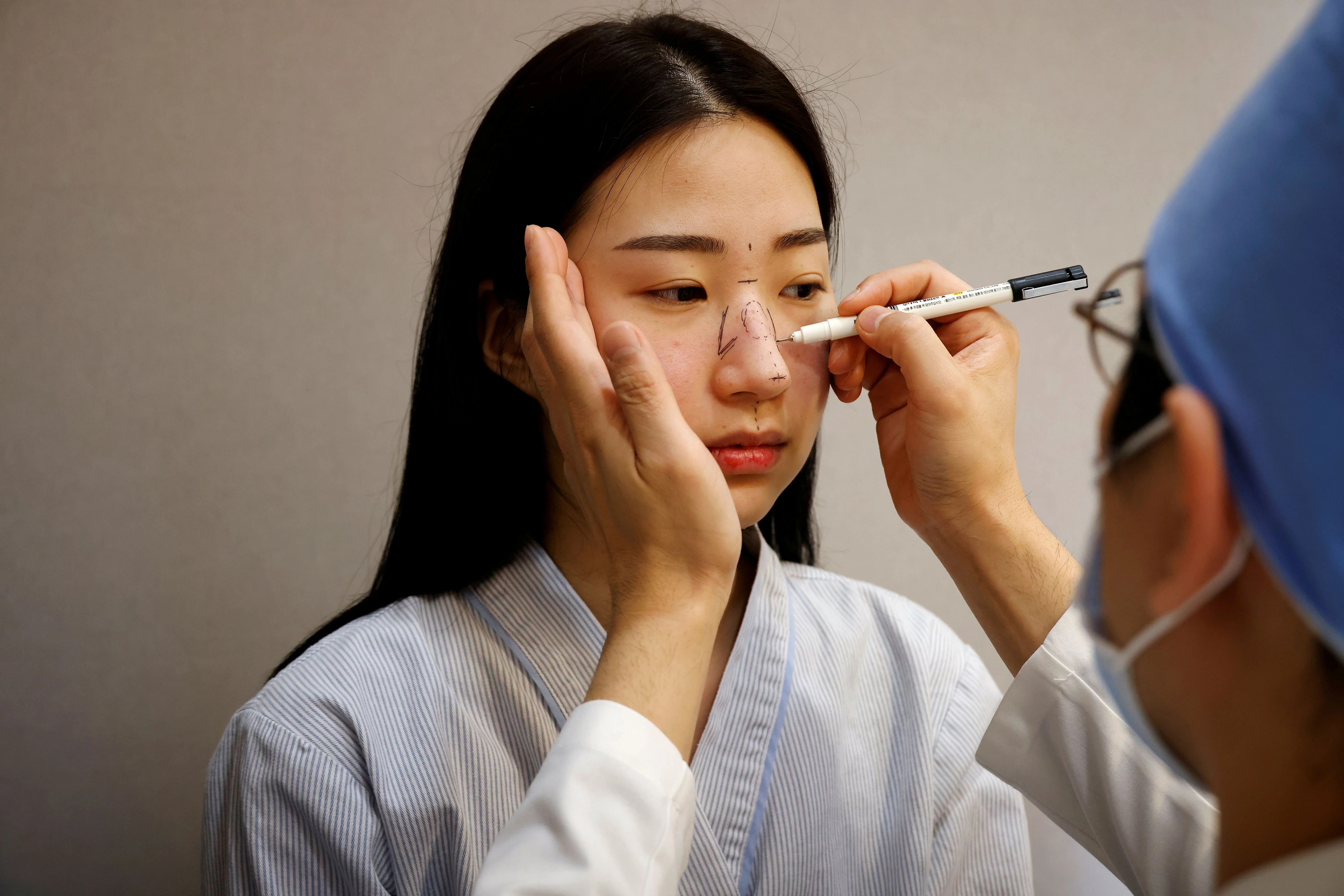 AI Analisis Wajah dalam Konsultasi Estetika: Bantu Dokter atau Mengikis Rasa Puas Diri?
