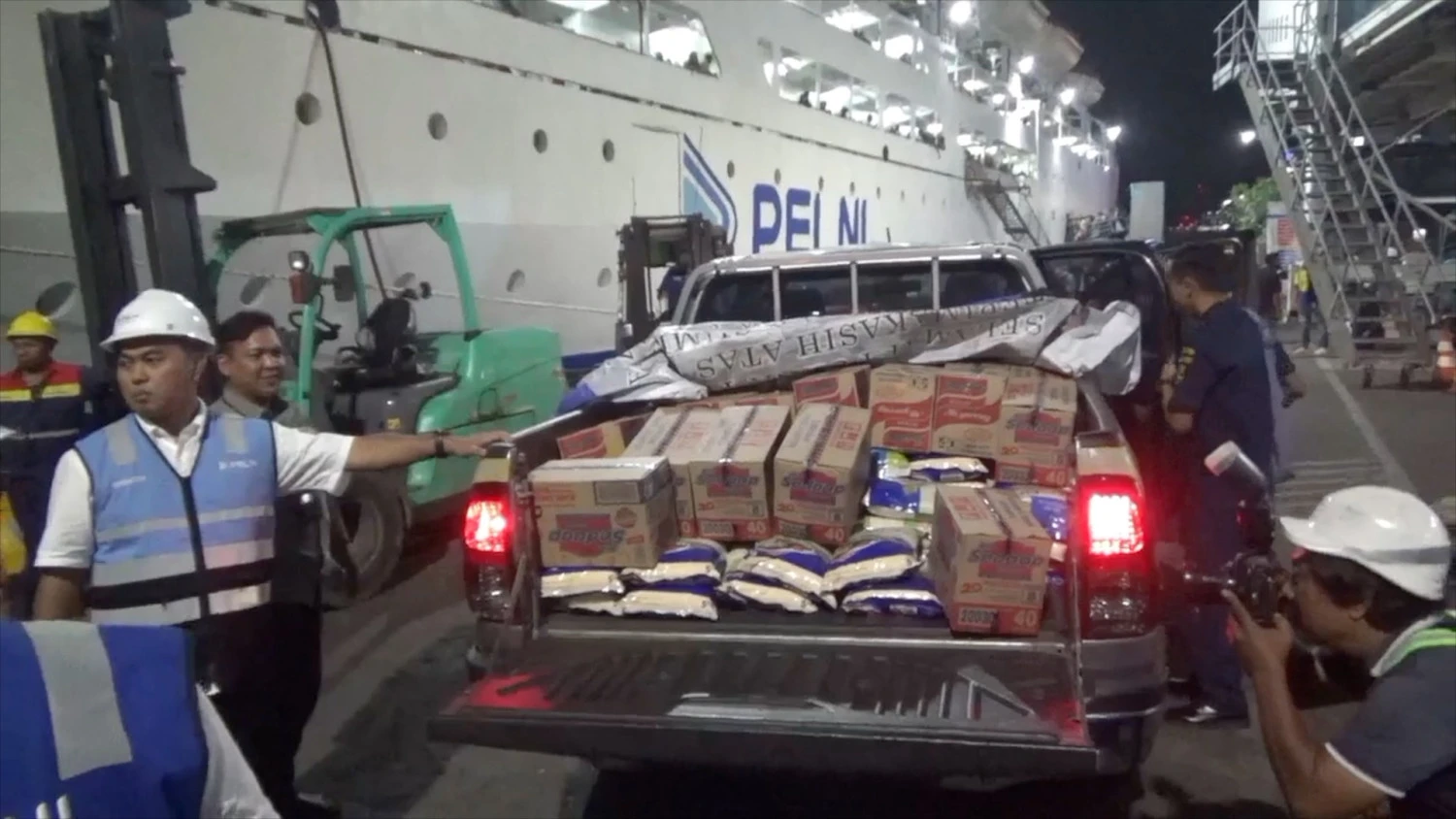 Kapal Pelni sebagai Tulang Punggung Logistik Bantuan Gempa di NTT