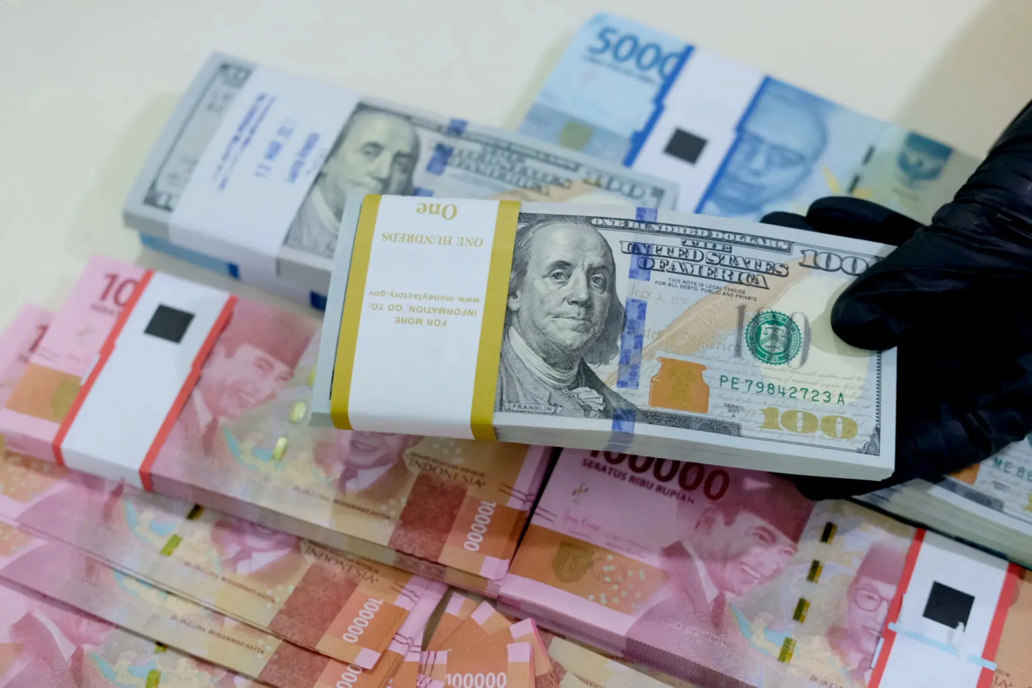 Asumsi Rupiah Rp17.500 per Dolar dalam RAPBN: Realistis atau Terlalu Optimis?
