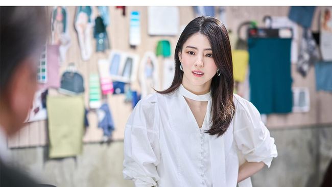 Han So Hee Jadi CEO Fashion di The Intern: Aura Girlboss yang Memukau