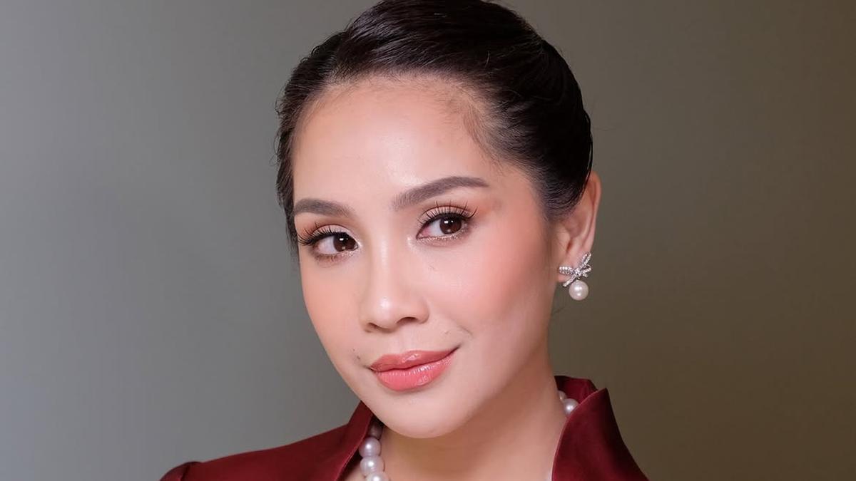 Soft Glam Makeup untuk Acara Formal ala MUA Selebriti