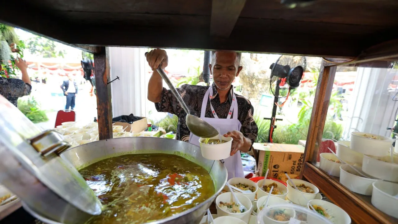 Ribuan Pedagang Street Food Manjakan Jamuan Rakyat Istana