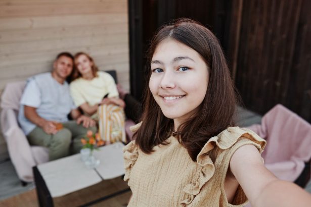 7 Sinyal Tersembunyi Remaja Terluka Emosional dan Respons Tepat Orang Tua