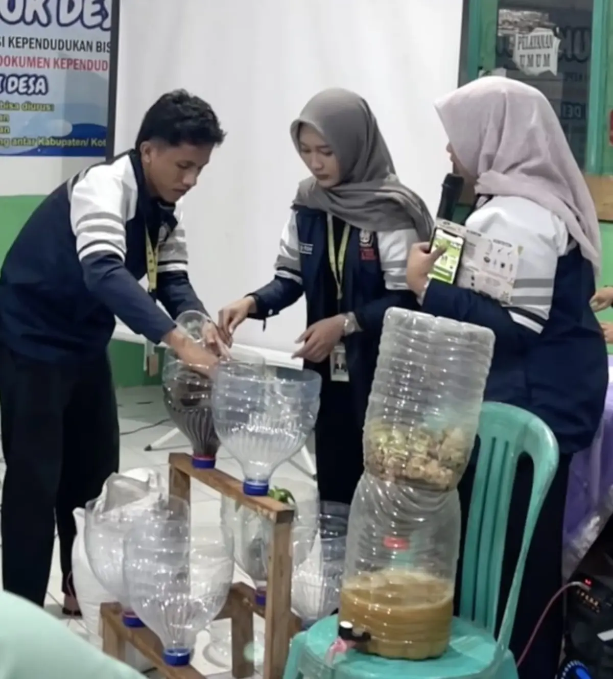 Dari Sampah Anorganik ke Ecobrick: Kreativitas KKN di Sekolah Dasar