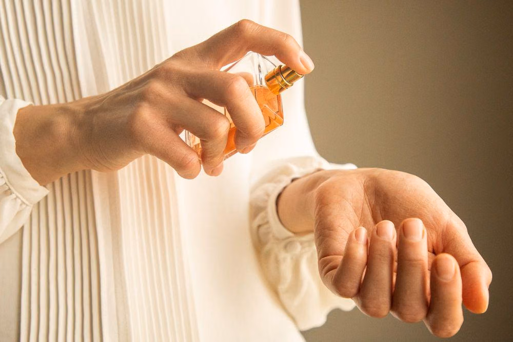 Cahaya Matahari dan Suhu Tinggi: Cara Menyimpan Parfum agar Tidak Cepat Rusak