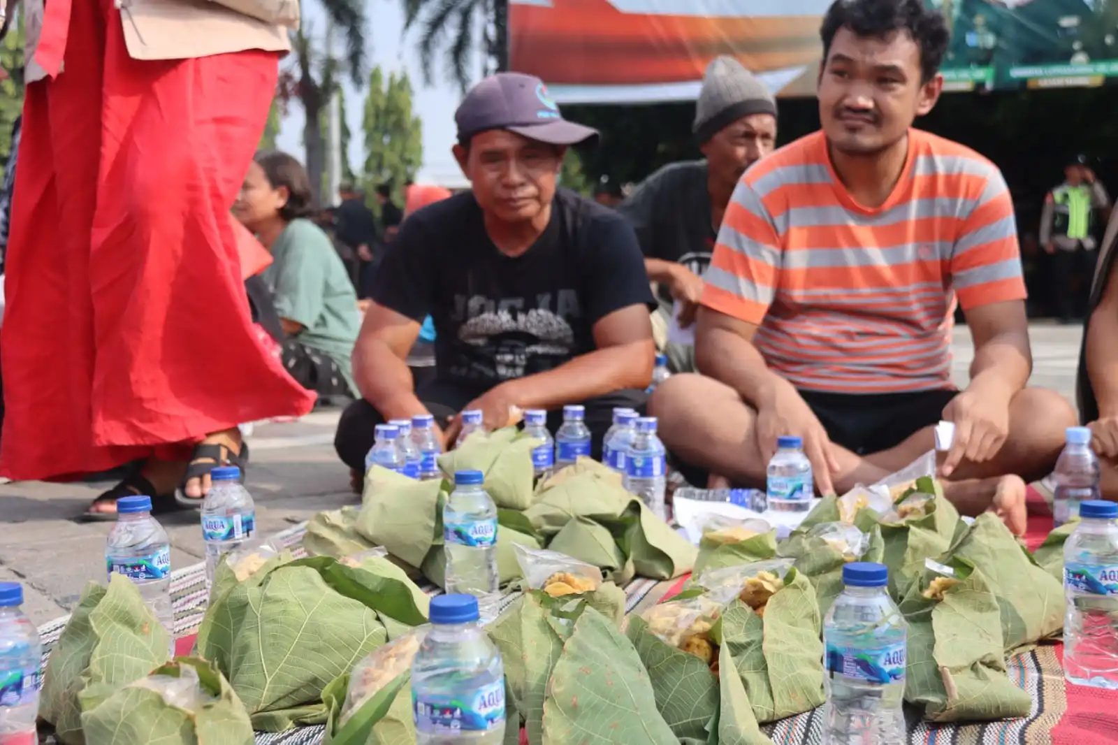 Sedekah Bumi dan Bakar Lemang: Makanan yang Menyatukan Warga