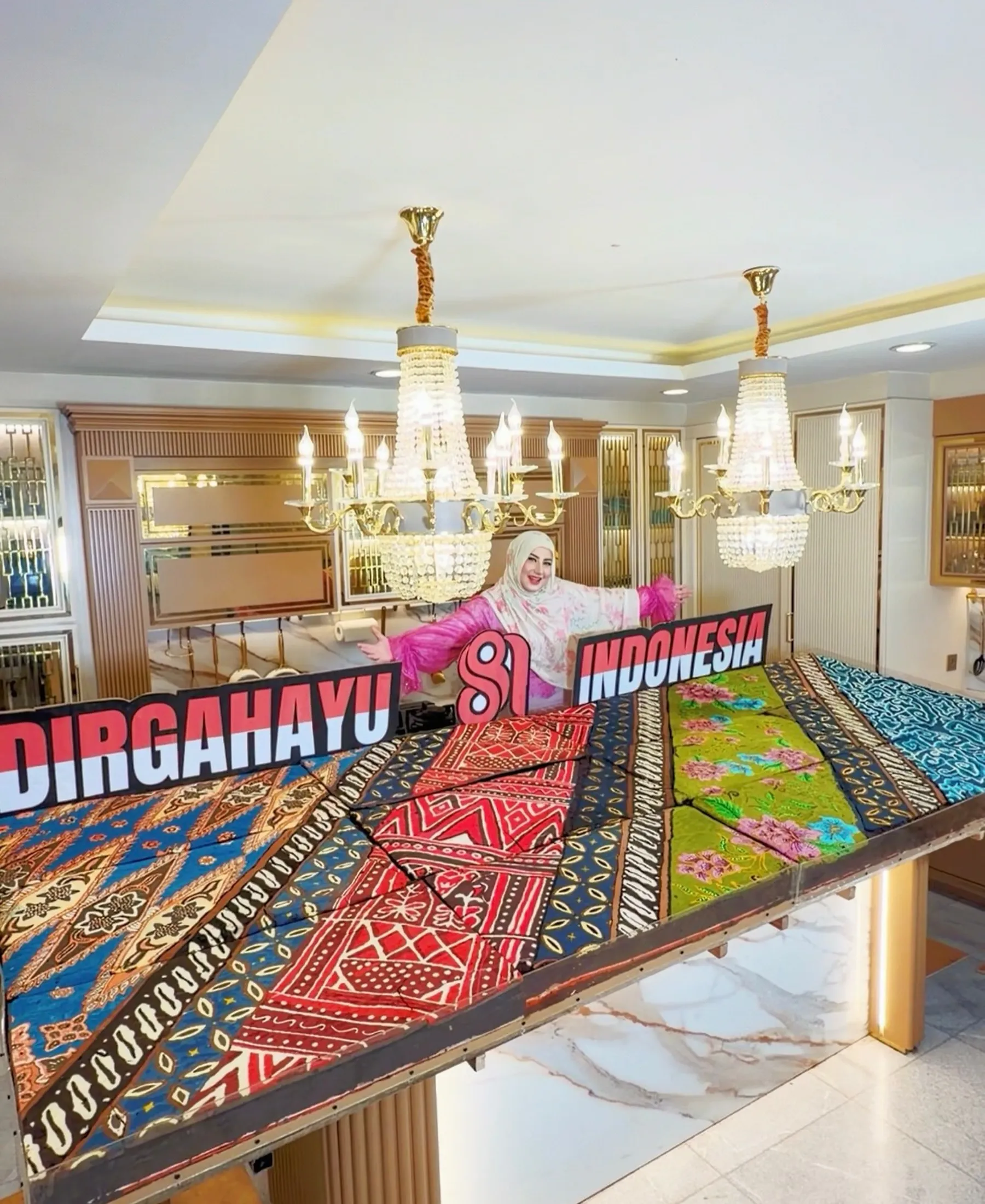 Kue Batik Raksasa 12 Meter dan Kuasa Influencer Kuliner