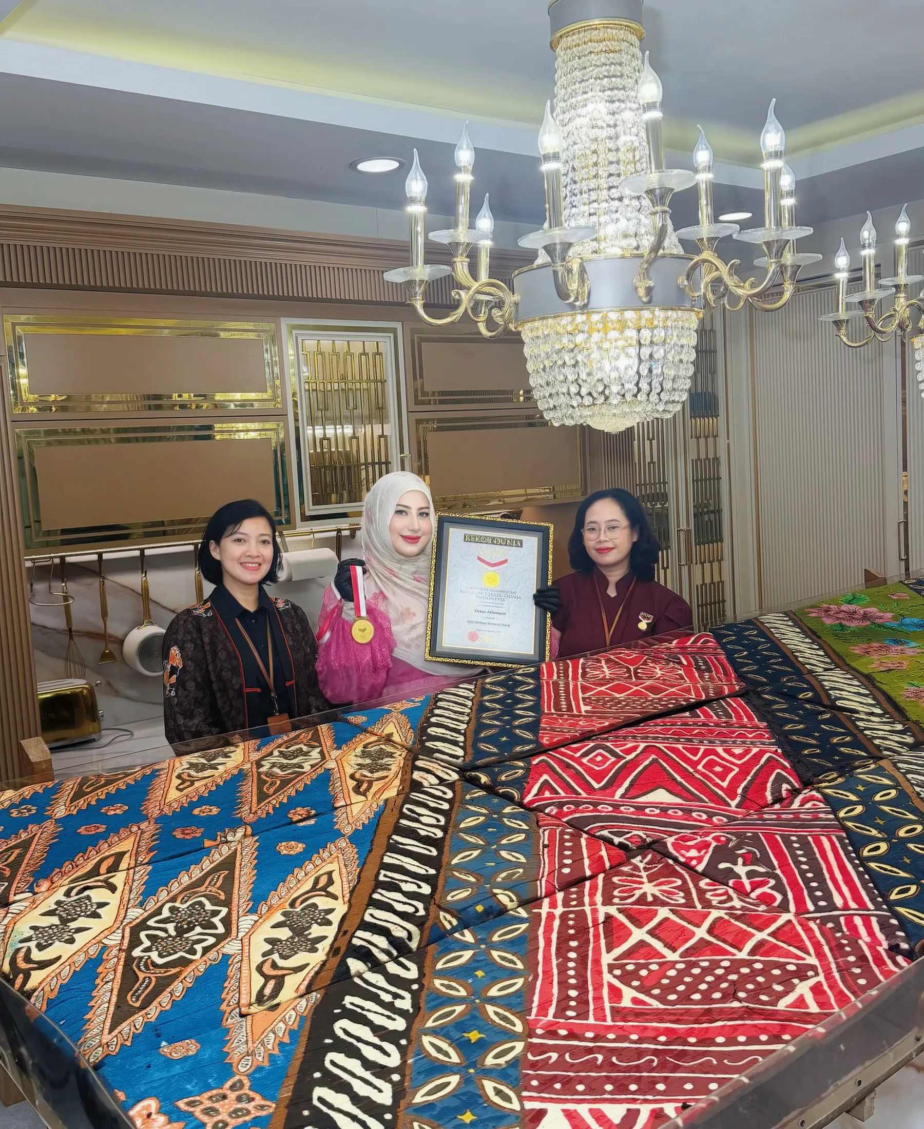 Kue Bolu Batik Raksasa 12 Meter: Rekor, Teknik, dan Tantangannya