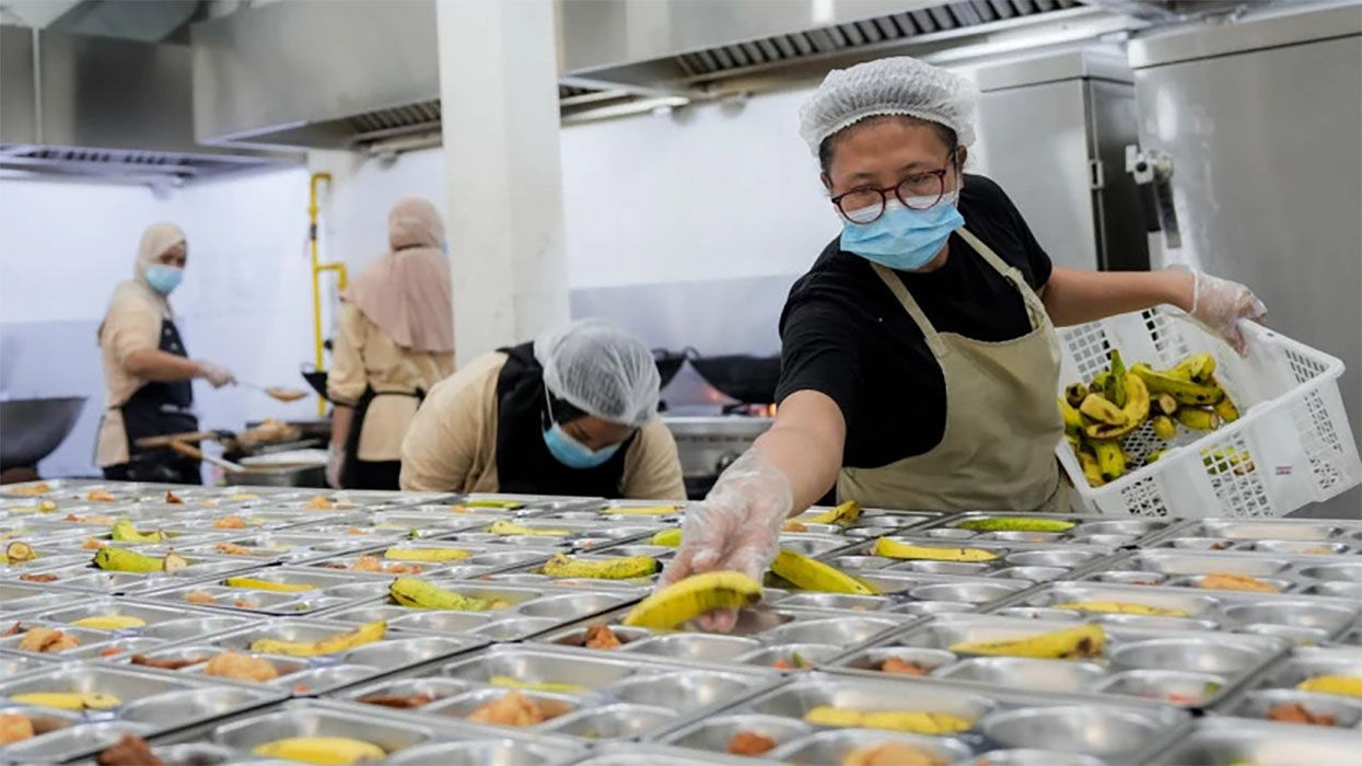 Rp240 Triliun Makan Bergizi Gratis: Investasi Pendidikan atau Kesehatan?