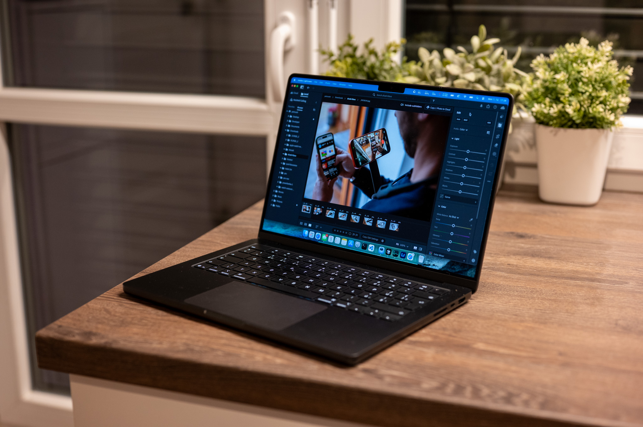 MacBook Ultra: OLED Sentuh dan Dynamic Island Mengubah Wajah Laptop Premium