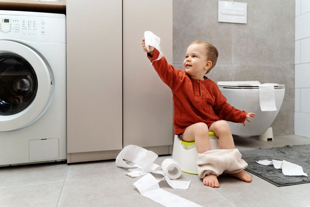 Tanda Kesiapan Toilet Training Lebih Penting daripada Usia