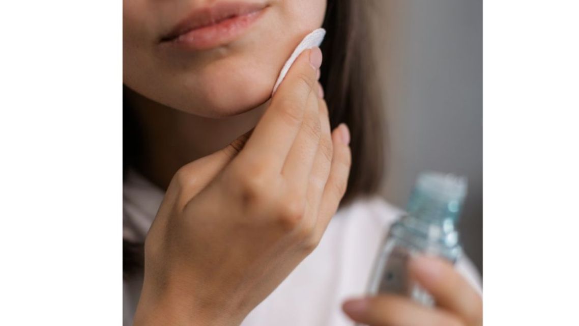 Micellar Water atau Cleansing Balm: Mana Pembersih Makeup Paling Efektif?