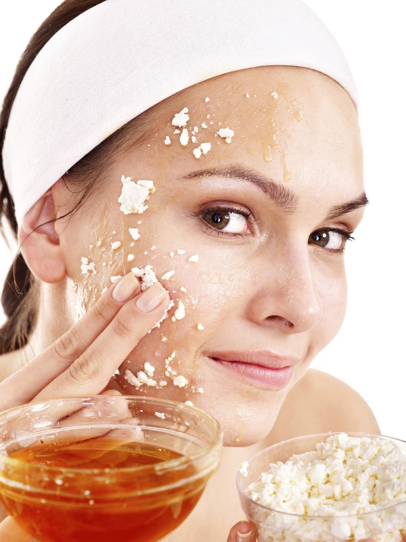 Masker Madu untuk Jerawat: Mitos Manis atau Fakta Dermatolog?