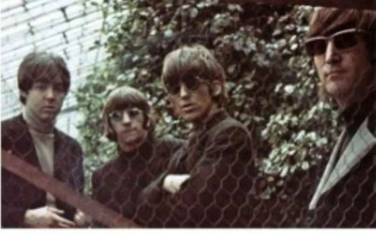 Strategi Bisnis The Beatles: Dari Merchandise Global ke Layar Lebar