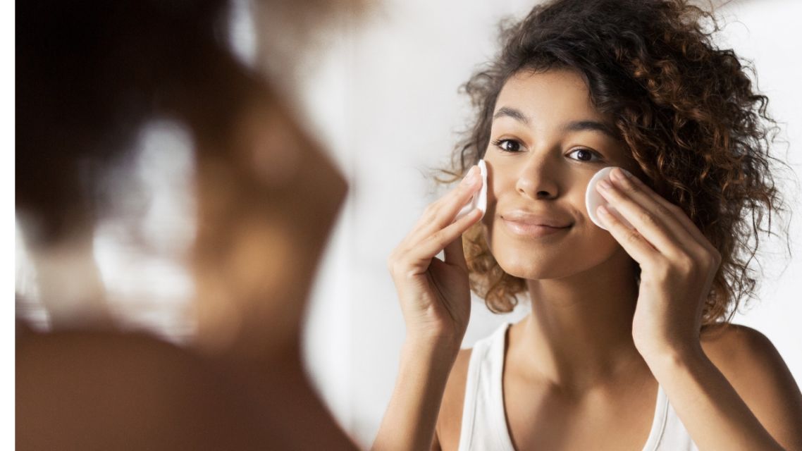 Micellar Water atau Cleansing Balm: Mana Pembersih Makeup Paling Efektif?