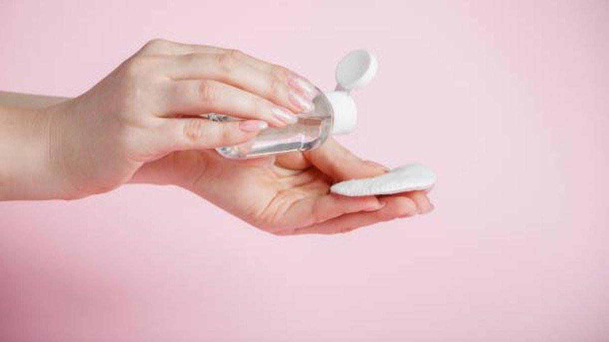Micellar Water untuk Kulit Sensitif: Pilihan Terbaik dan Cara Pakai Aman