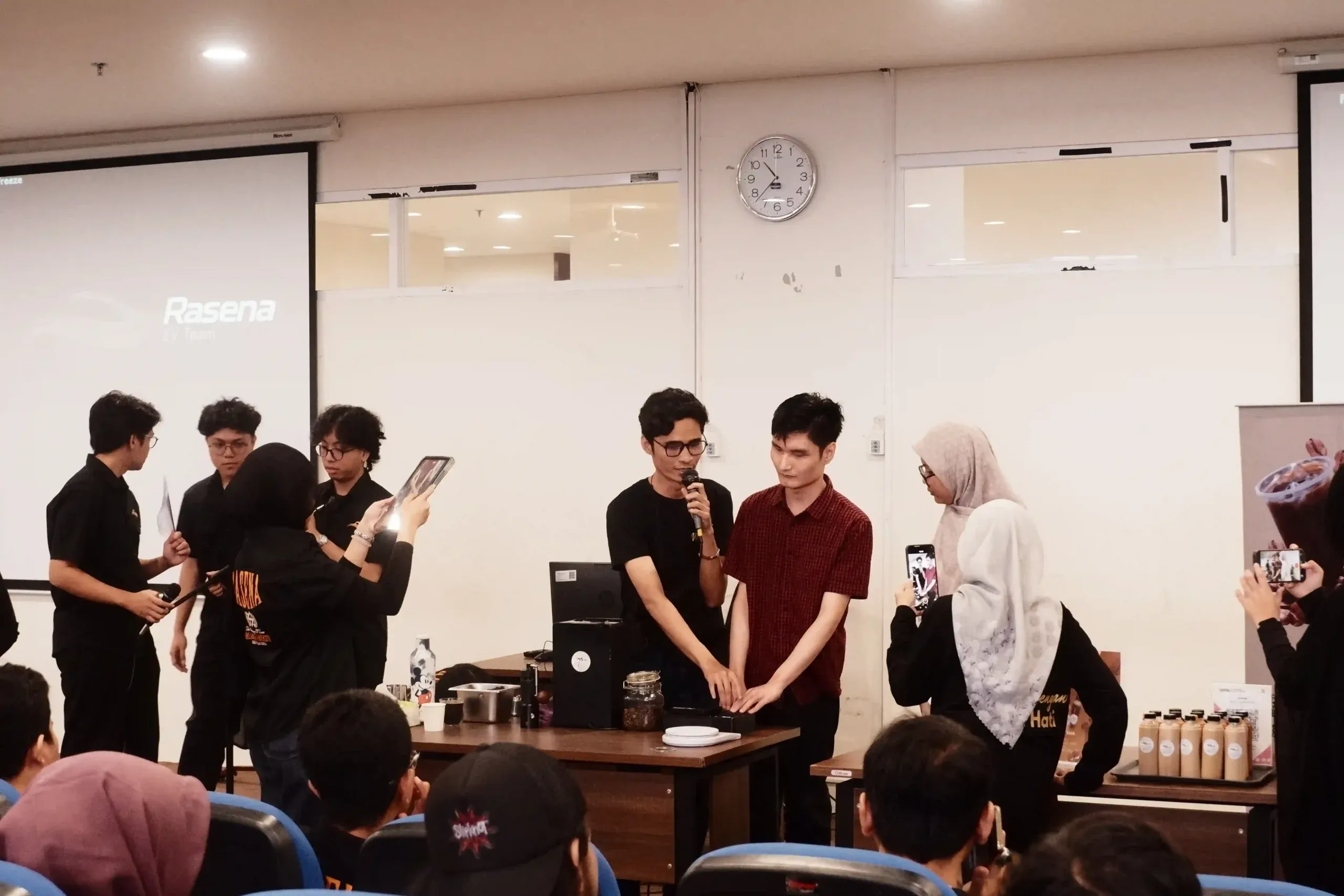 IoT Pintar untuk Komunitas Marginal: Dari Kebun Anggur hingga Kedai Kopi