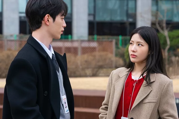 Segitiga Cinta dan Dinamika Karakter di A Love Other Than Yours