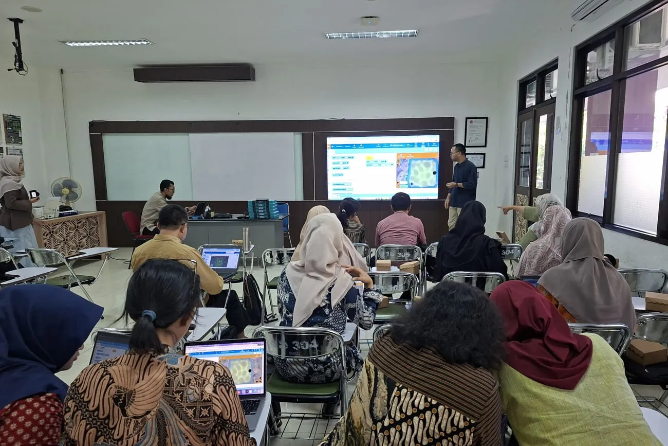Pelatihan Guru Teknologi: VR, Robotik, dan AI Masuk Kelas