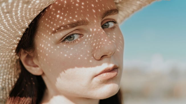 Panduan Lengkap Reapply Sunscreen di Atas Makeup Tanpa Merusak Riasan