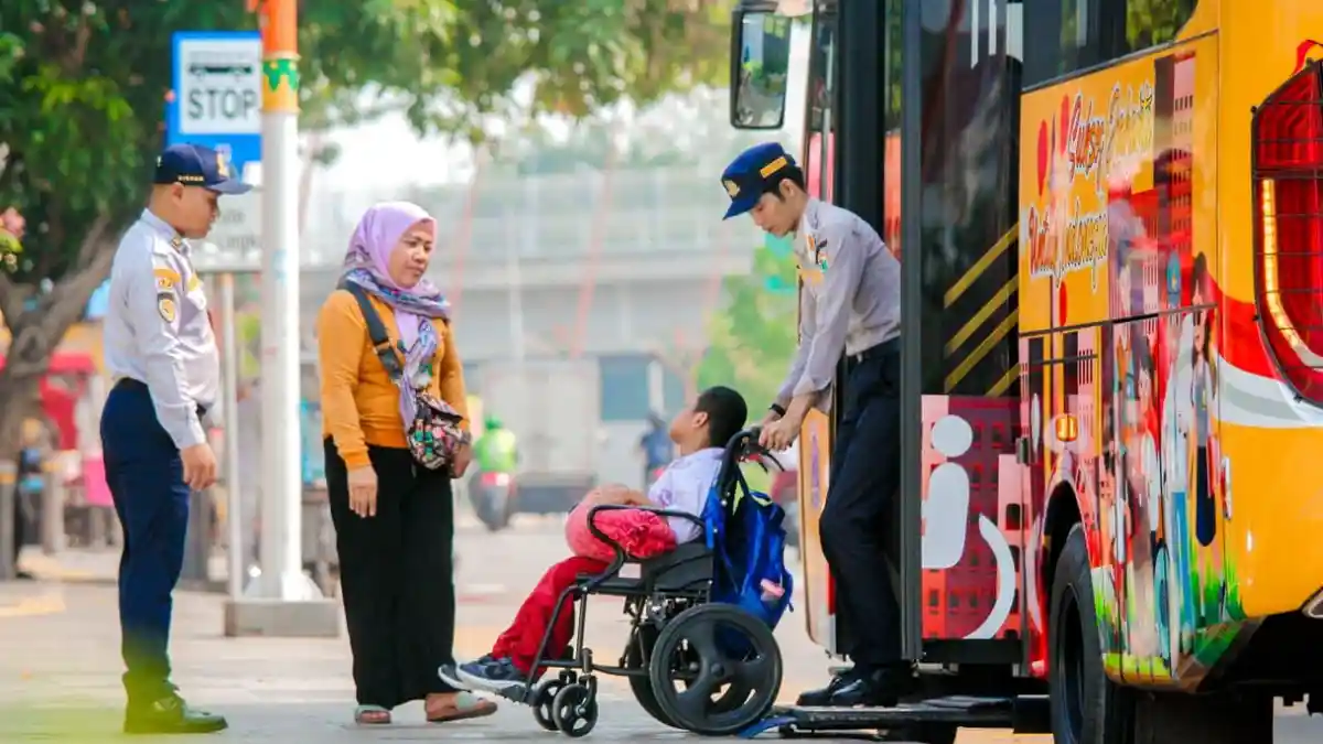 Bus Gratis untuk Siswa Disabilitas, Bukan Sekadar Antar-Jemput