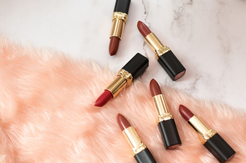 Lipstik Tahan Lama: Lokal vs Internasional Sampai 24 Jam